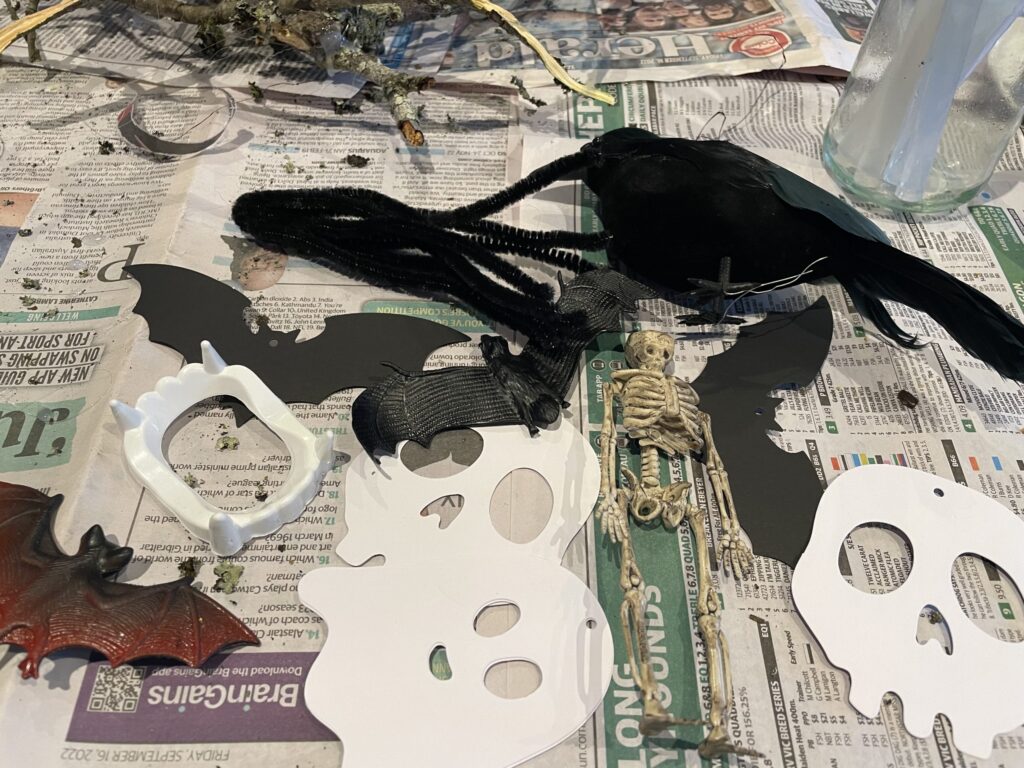 Decoraciones de Halloween, cuervo negro, murciélagos negros, esqueleto, araña negra